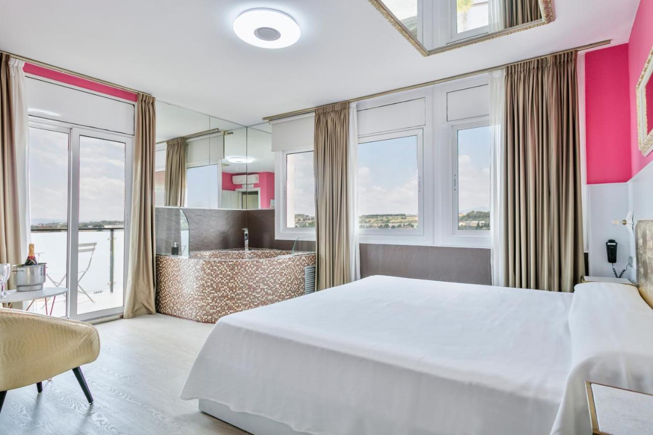 Hotel H กราโนแยร์ส ภายนอก รูปภาพ