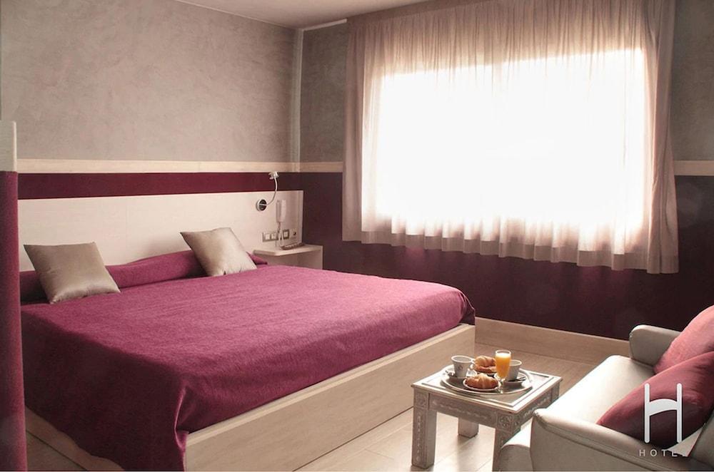 Hotel H กราโนแยร์ส ภายนอก รูปภาพ