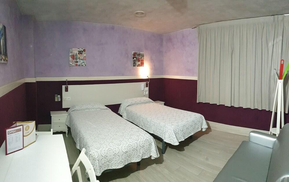 Hotel H กราโนแยร์ส ภายนอก รูปภาพ